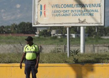 Von Florida nach Haiti: Flugzeug von von Spirit Airlines bei Landung von Schüssen getroffen