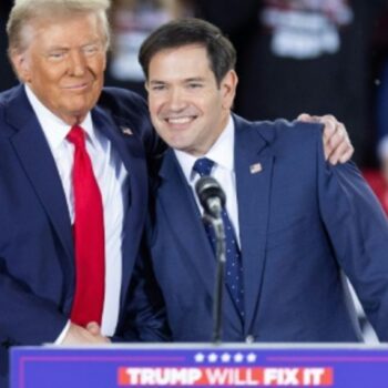 Marco Rubio mit Donald Trump bei einem Wahlkampfauftritt