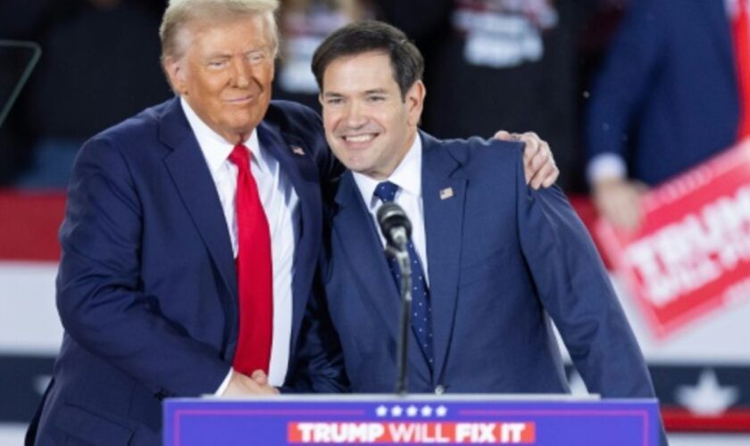 Marco Rubio mit Donald Trump bei einem Wahlkampfauftritt