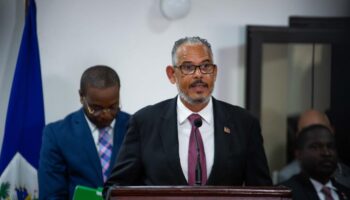 Un nouveau Premier ministre en Haïti, tirs sur un avion de ligne américain