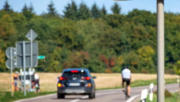 C'est la seule façon de dépasser un vélo sur une ligne blanche sans risquer une amende salée