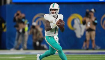 Dolphins snap 3-game losing streak with much-needed win over Rams