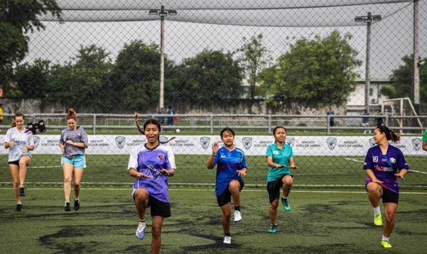 Le football, une soupape pour les réfugiées birmanes en Thaïlande