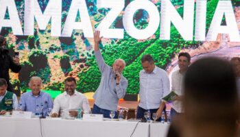 En Amazonie, Lula défend des projets qui risquent d’aggraver la déforestation