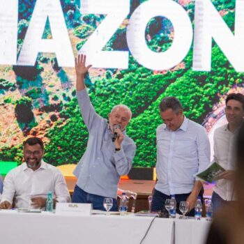 En Amazonie, Lula défend des projets qui risquent d’aggraver la déforestation