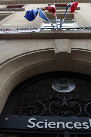 À Sciences Po Paris, une caméra retrouvée pour la 2e fois dans les toilettes, les étudiants inquiets