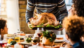 Experts reveal the best time to eat your Thanksgiving dinner