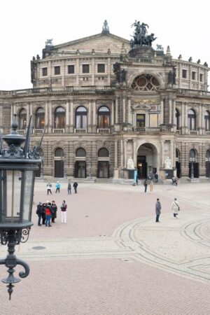 Der Semperopernball ist am 7. Februar erneut Schauplatz eines Balls. Foto: Sebastian Kahnert/dpa