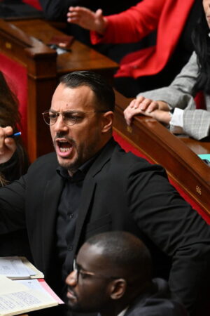 "Dans les poubelles !" : ce qu'a dit le député Delogu à l'Assemblée réactive la polémique