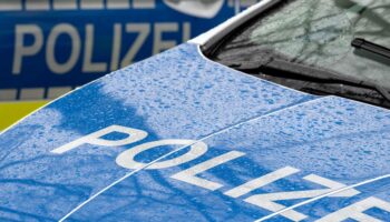 Zwei Personen zeigen 27-jährige Polizistin wegen Sexualdelikts an