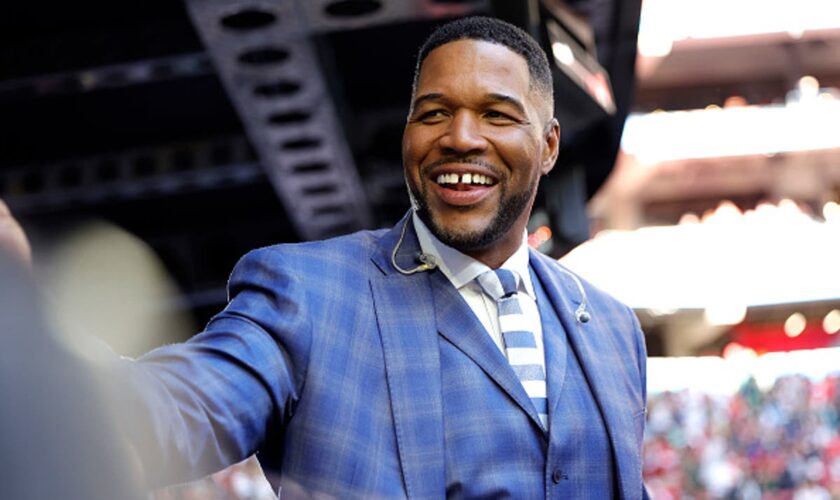 Michael Strahan defended by co-host after failing to put his hand over his heart during national anthem