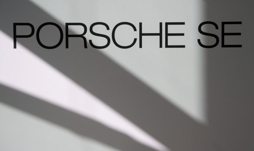 Die Porsche SE hält die Stimmrechtsmehrheit an VW Foto: Marijan Murat/dpa