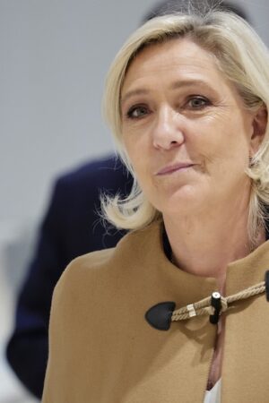 Marine Le Pen, cheffe de file du Rassemblement national (RN), arrive au tribunal de Paris, le 5 novembre 2024