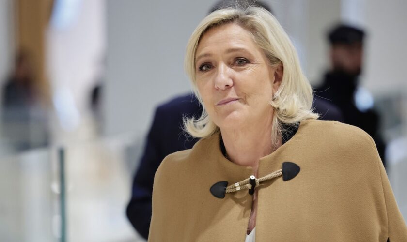 Marine Le Pen, cheffe de file du Rassemblement national (RN), arrive au tribunal de Paris, le 5 novembre 2024