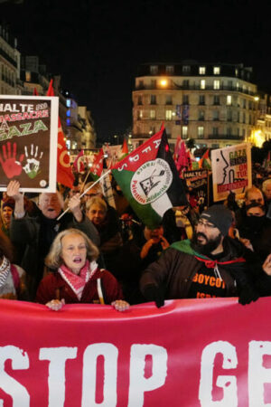 "Israël is forever" : des milliers de manifestants à Paris pour dénoncer le gala