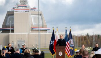 La Pologne inaugure une base antimissiles américaine sur son sol… mais les menaces sont là