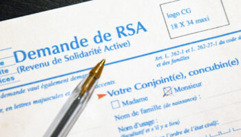 Budget 2025 : la droite menace de suspendre le versement du RSA et la prise en charge des mineurs non accompagnés dès le 1er janvier