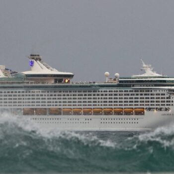 "Explorer of the Seas": Kreuzfahrtschiff gerät vor Teneriffa in schwere Schieflage