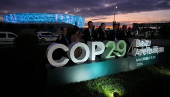 Auch viele Lobbyisten sind angereist zur COP29 in Baku. Foto: Peter Dejong/AP/dpa