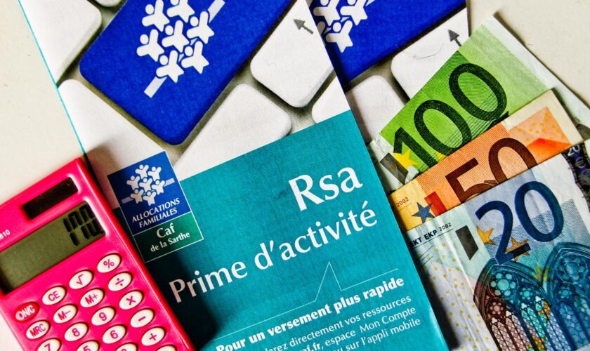 Budget 2025 : les départements de droite et du centre menacent de suspendre le versement du RSA