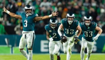 Eagles defeat Commanders in pivotal divisional game with 4th quarter surge