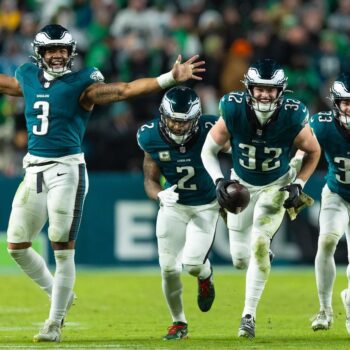 Eagles defeat Commanders in pivotal divisional game with 4th quarter surge