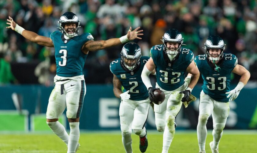 Eagles defeat Commanders in pivotal divisional game with 4th quarter surge