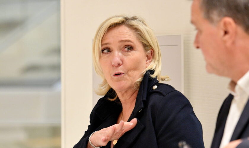 "Acharnement", "procès politique"... La riposte de Marine Le Pen pour gagner l'opinion publique au procès du RN