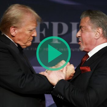 Sylvester Stallone confirme son soutien à Donald Trump et le compare à Rocky Balboa et George Washington