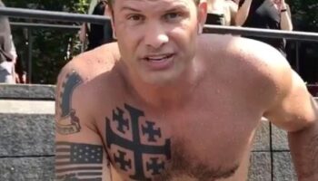 Pete Hegseth: Tattoos sorgen für Aufsehen - rechtsradikale Botschaft?