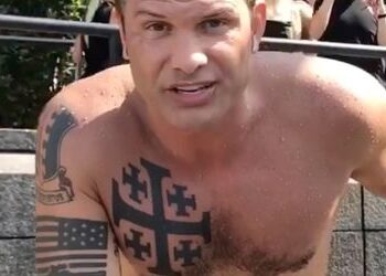 Pete Hegseth: Tattoos sorgen für Aufsehen - rechtsradikale Botschaft?