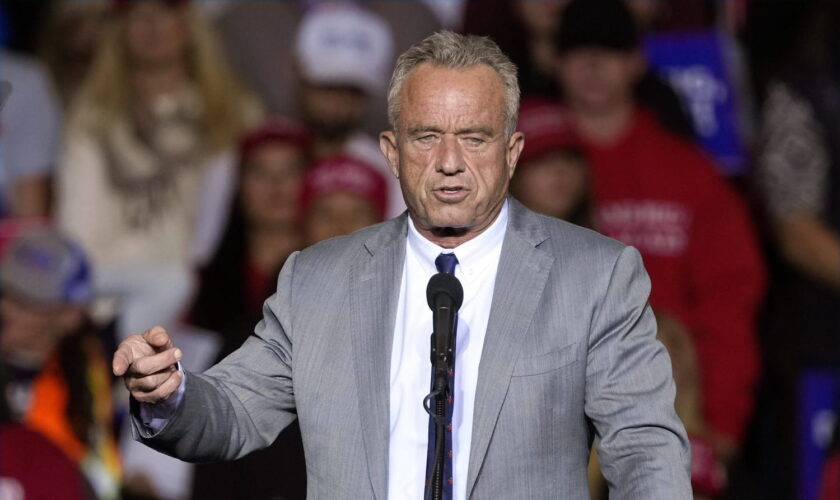 Vaccinoceptique, conspirationniste... qui est Robert Kennedy Jr, le prochain ministre américain de la Santé ?