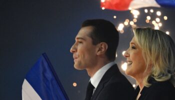 Le président du Rassemblement national, Jordan Bardella, et la patronne du groupe des députés RN, Marine Le Pen, lors d'un meeting le 3 mars 2024.