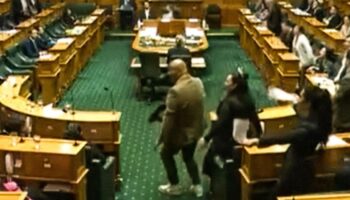 Warum Maori-Abgeordnete im Parlament den Haka-Tanz aufführten