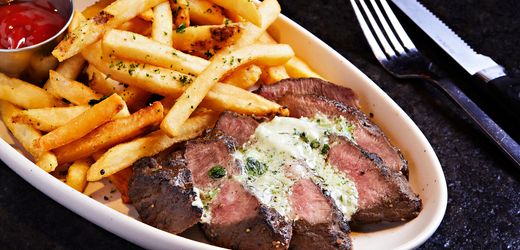 Steak frites: Befriedigt alle niederen kulinarischen Bedürfnisse, findet Sternekoch Max Strohe