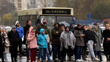 Drame de la gare de Novi Sad en Serbie : la colère ne retombe pas contre “l’incompétence qui tue”