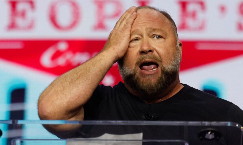 Le média satirique “The Onion” gagne les enchères consécutives à la faillite du conspirationniste Alex Jones