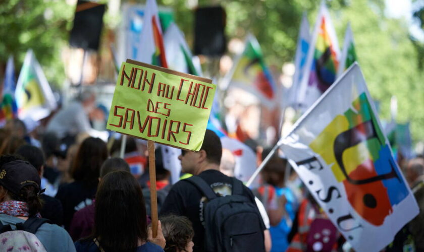 Education : face au deuxième acte du «choc des savoirs», les syndicats vent debout