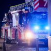 Die Feuerwehr rückte mit einem Großaufgebot an Einsatzkräften an. Foto: Christoph Reichwein/dpa