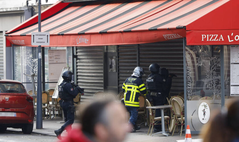 Prise d’otage à Issy-les-Moulineaux en proche banlieue parisienne, un homme retranché dans un restaurant