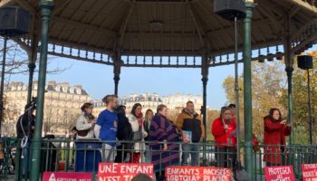 « La révolution enfantiste est en marche » : on est allé au rassemblement « contre les violences faites aux enfants et aux ados »