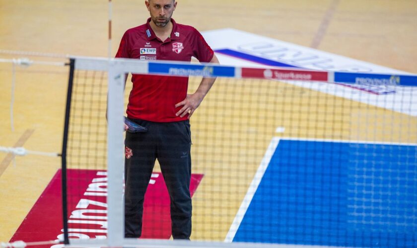 Trainer Riccardo Boieri und sein Team sind trotz der Niederlage gut in die Saison gestartet. Foto: Jens Büttner/dpa