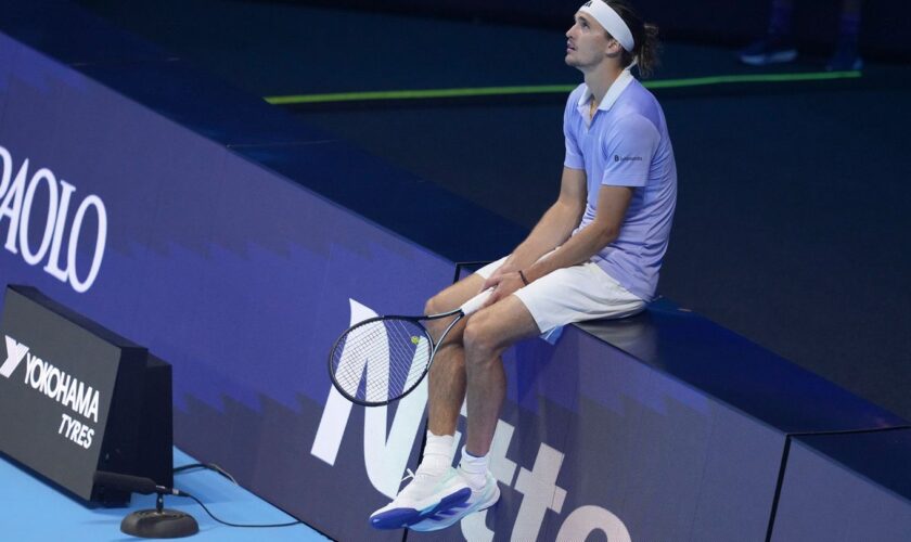 Alexander Zverev verpasst sein drittes Finale beim Jahresendturnier der ATP. Foto: Antonio Calanni/AP/dpa