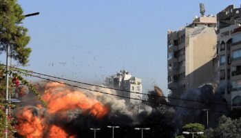 Proche-Orient : des frappes israéliennes à Gaza font 20 morts selon la Défense civile, Israël cible encore le Hezbollah près de Beyrouth