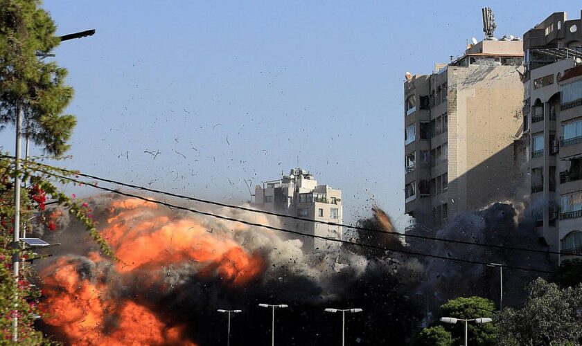 Proche-Orient : des frappes israéliennes à Gaza font 20 morts selon la Défense civile, Israël cible encore le Hezbollah près de Beyrouth