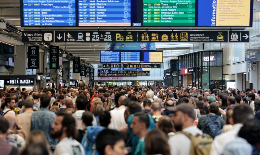 Grèves de Noël : le patron de la SNCF met en garde les cheminots avant une fin d’année agitée