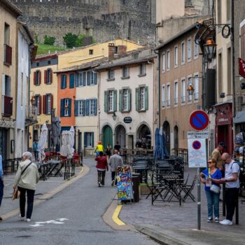 La citadelle de la Cité de Carcassonne, site classé au patrimoine mondial de l'UNESCO.