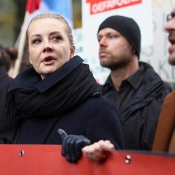 Demonstration: Mehr als 1.000 Menschen bei Protest der russischen Exil-Opposition