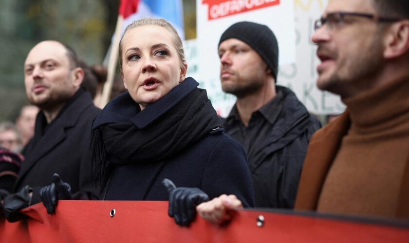 Demonstration: Mehr als 1.000 Menschen bei Protest der russischen Exil-Opposition