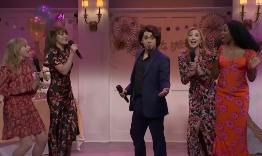 SNL reprises Ariana Grande’s viral Domingo sketch with Charli XCX and Chappell Roan cover